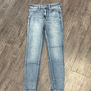 American Eagle Outfitters Light Wash Skinny Jeans